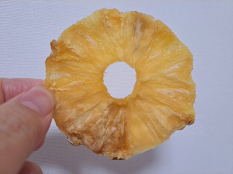 沖縄県産のパイナップルのドライフルーツ